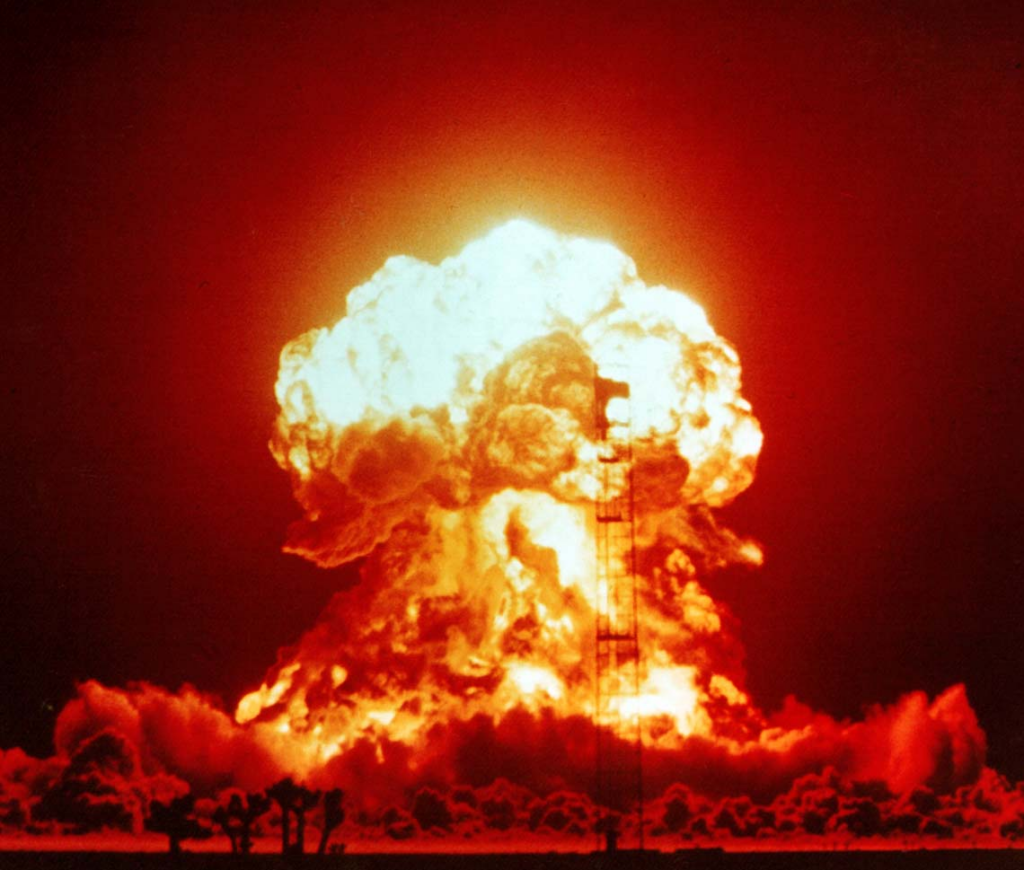 Por Photo courtesy of National Nuclear Security Administration / Nevada Site Office - This image is available from the National Nuclear Security Administration Nevada Site Office Photo Library under number XX-34.This tag does not indicate the copyright status of the attached work. A normal copyright tag is still required., Dominio público, https://commons.wikimedia.org/w/index.php?curid=190949
